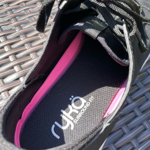 Ryka sneakers black camouflage detail comfortable size 8 excellent condition - Picture 4 of 7